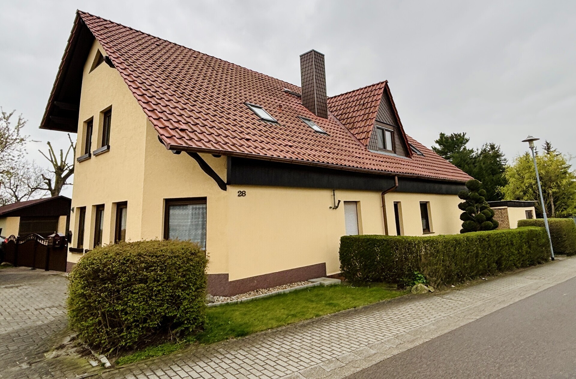 Gepflegtes Zweifamilienhaus mit Einliegerwohnung und Pool in Jessen (Elster)